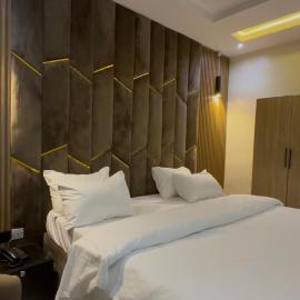 Moor Times Hotel, отель в городе Benin City