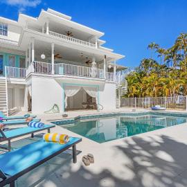 Harbor View Retreat with Heated Pool, Wraparound Decks & Sunset Vibes - Sunset Harbor - Roelens, hotel u gradu Punta Gorda