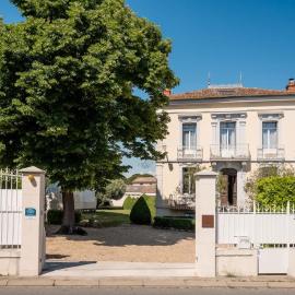 Maison de Maitre Pool Garden coeur Cristal