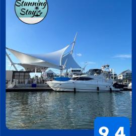 Stunning Stayz Luxury 2 King Suite at Friday Harbour Resort Marina Walk & Parking, hotell i Innisfil