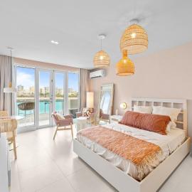 Stylish 1BR with Balcony & Prime Location