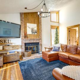 Inviting & Cozy Fraser Condo: Steps to Ski Shuttle, hotel di Fraser