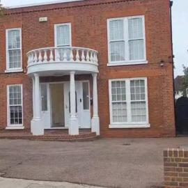 First Class Luxurious Apartment London Finchley