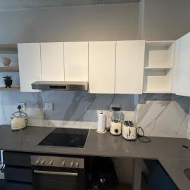 The Precinct Luxury Apartments, hotel di Kyalami