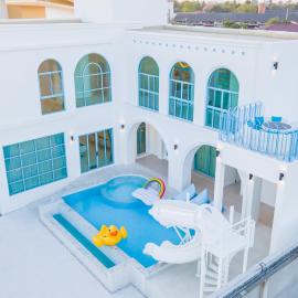 Blue Tierra Pool Villa Pattaya, hotel in Ban Hua Phrong