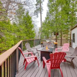 1 Mi to Lake Arrowhead! All-Season Family Getaway