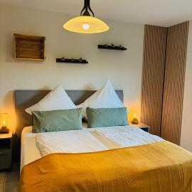 Modernes Apartment "Rebennah" Küche, Top Anbindung für Urlaub & Beruf, hotel en Platten