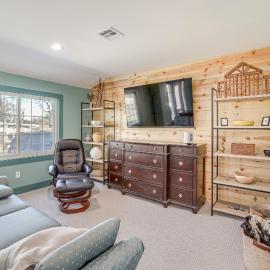 1 Mi to Campus: Modern Tulsa Home w/ Private Yard, hotel di Tulsa
