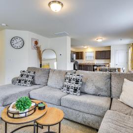 4 Mi to Hospital & Dtwn Greensboro: Spacious Home, hotel in Greensboro