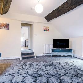 Charming Grade II Listed Apartment, Sleeps 4 in Shropshire