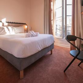 Hotel Louvia, хотел в Мантон