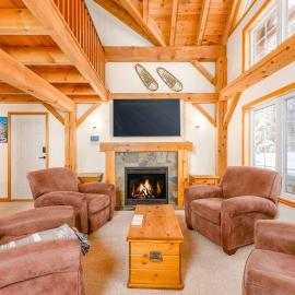 Alpine Timber Luxury Chalet w/Hot Tub