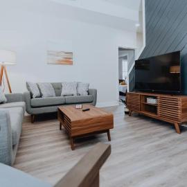 Modern 4-Bedroom Soulard Home Patio & Walk to Stadium
