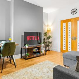 Comfortable 4 Bed Home - Free Parking & Brand New Bathroom, hotel in Denton
