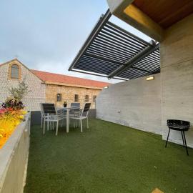 1BR Apt with Terrace in Heart of Broumana, Hotel in Broummana