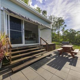 Riverside Retreat- Farm stay by the river، فندق في Pine Mountain