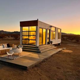Joshua Tree Tiny Home - Remote & Modern Container Home on 5 Acres, hotel en Joshua Tree