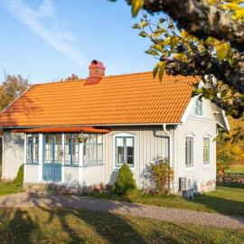 Cottage With Glass Veranda And Wood Oven In Kvilla, hotell i Torsås
