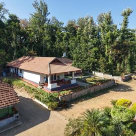 Whispering Meadows By Dazzle Destinations - Coorg, hotel in Somvārpet