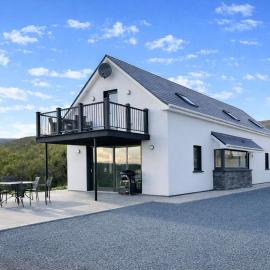 Westcove view three bedroom luxury house with hot tub, hotel i Coad