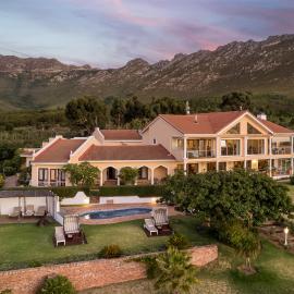 Apricot Gardens Guesthouse, hotel in Gordonʼs Bay