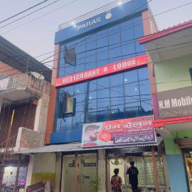 Paras Restaurant and Lodge, hotel in Khairbana