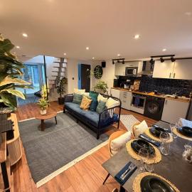 Cozy Cottage Coventry self check-in after 3pm, Pets Friendly