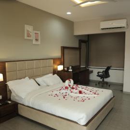 Club Mango Resort by Adroit Connect Hospitality, hotel in Nānodra
