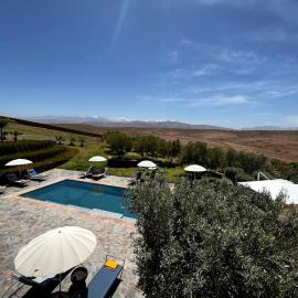 Villa contemporaine avec piscine chauffée & vue Atlas - 12 personnes, hotel in Taourda