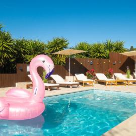 Luxe villa for 8 - Heated Pool -AC -BBQ Area - Patio - 160Mbps - Olives - Palm - vineyard โรงแรมในSanta Luzia