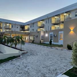Golden Alpine Hotel, hotel en Yola