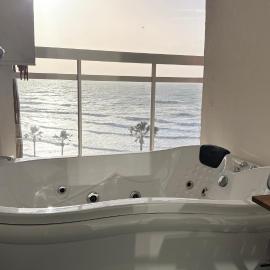 קו המים - Waterline סוויטות עם גקוזי הכי קרוב לים, hotel v mestu Netanya