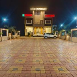 Hotel Keshar Palace Shani Shingnapur, hotel en Sonai