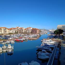 Studio confortable vue sur le port, avec balcon et parking