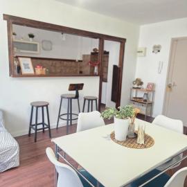 Séjour cosy près de Paris T3 cuisine ouverte et bar, hotel a Ris-Orangis