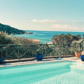 Private pool villa Beach 50 m away 10 guests, hotelli kohteessa Sartène