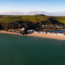 Beachfront Bliss, Sea Views, Parking, Dogs Welcome