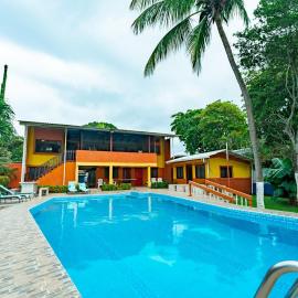 Casa Rector - Beach House Rental، فندق في El Roble