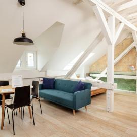 Central & bright - attic apartment in Häselburg