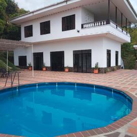 Casa Angola, хотел в Caicedonia