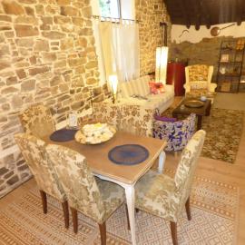 2 apartamentos Luna para grupos con jardines privados, hotel en La Viliella