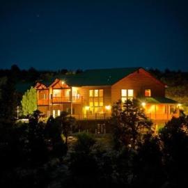 7 Bedroom Retreat near Zion, Bryce, and Grand Canyon, hotel in Mount Carmel
