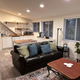 Private Bainbridge Studio - Walk to Ferry & Beach, хотел в Bainbridge Island