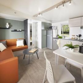 Mobil Home Confort 3 Chambres avec Terrasse - API-1-52-668, hotel in Seillac