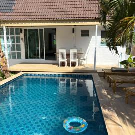 Penn house with shared pool, hotel di Ko Raeng