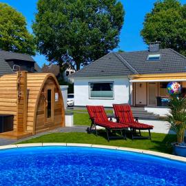 Luxuriöses Ferienhaus Anita mit Pool, Whirlpool und Sauna nahe Timmendorfer Strand, Travemünde und Lübeck, hotelli kohteessa Sereetz