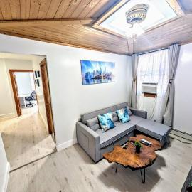 4BR Duplex near Light Rail | mins to NY + Parking