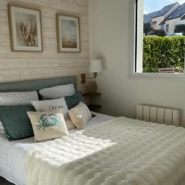 Perle des Sables Blancs, appartement entier à 100m de la plage avec parking privé