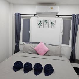 Large 1 Bedroom Apt Sleeps 4, Close to Beach - RM 2