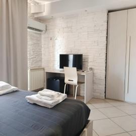 Central, hotel din Casarile